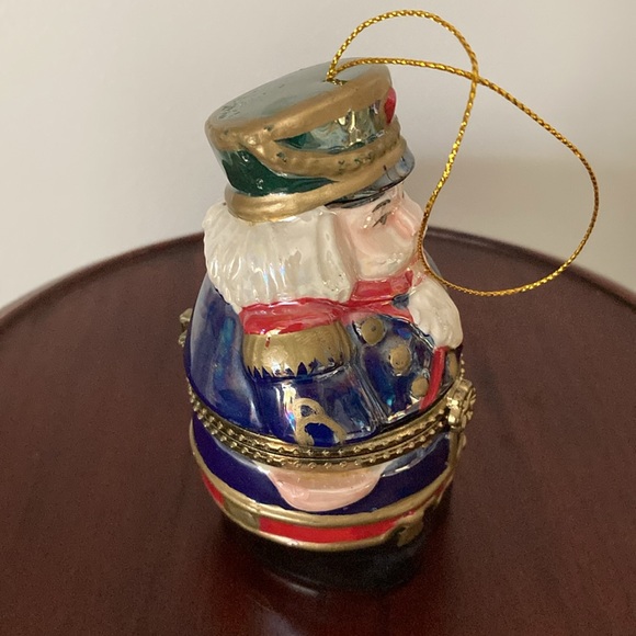 Vintage, 2008 animated Santa ornament music box. - Picture 4 of 9